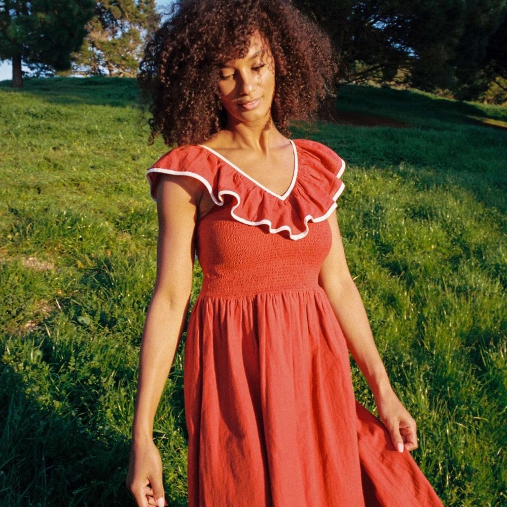 Elegant Red Ruffle Dress - Picture 3 of 6